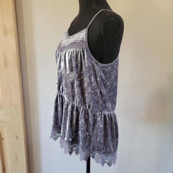 🚨5 for $20🚨 NWOT WEAVERS Grey Faux Velvet Embroidered Lace Speghetti Strap - Picture 3 of 7